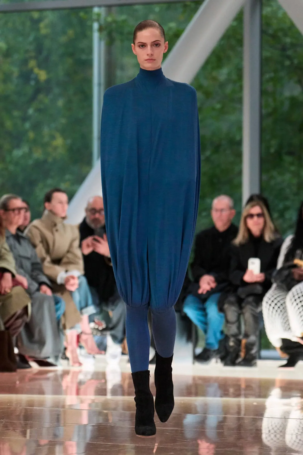 Alaïa Đông/Xuân 2026: Vẻ đẹp của sự đối lập Alaïa Đông/Xuân 2026: Vẻ đẹp của sự đối lập