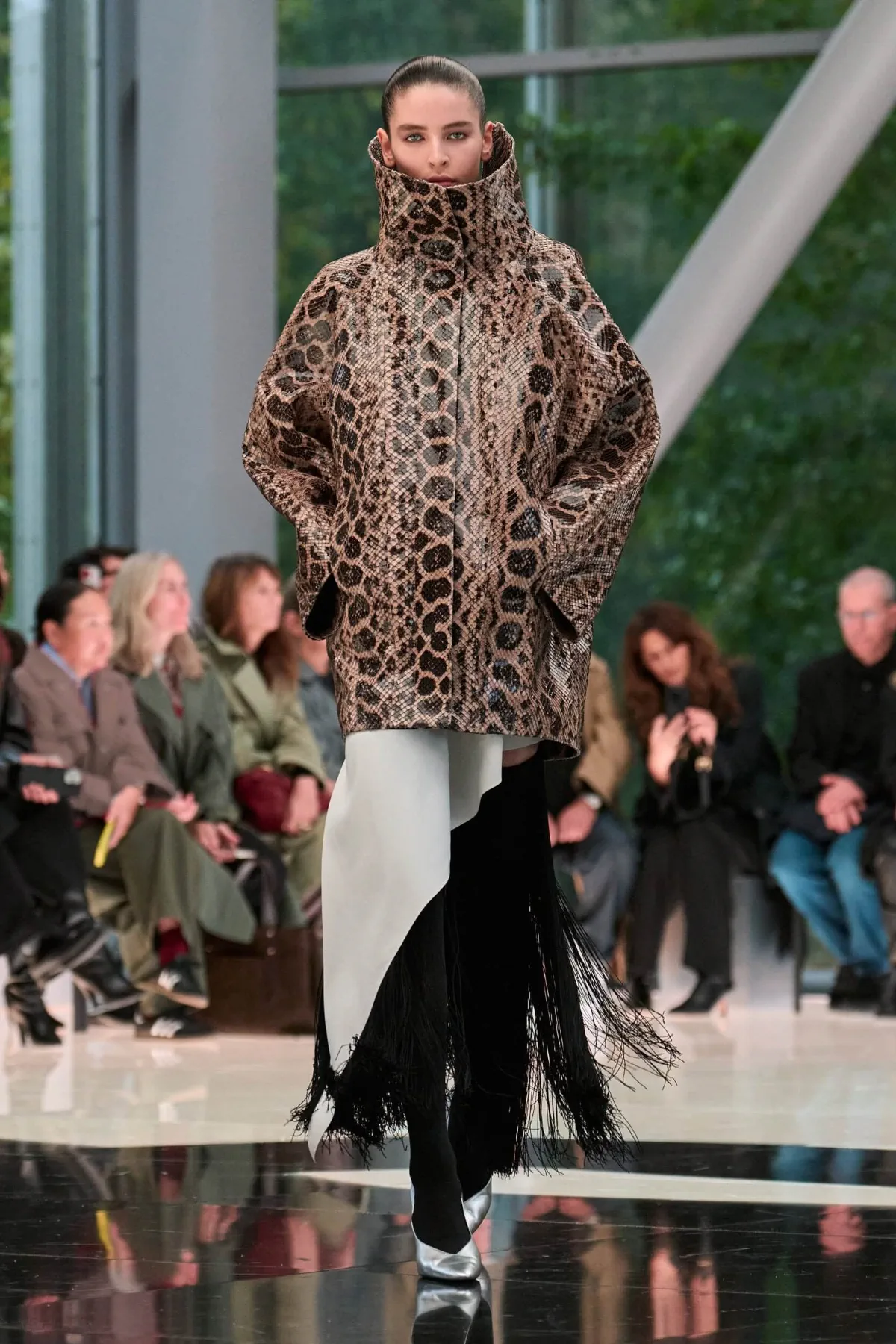 Alaïa Đông/Xuân 2026: Vẻ đẹp của sự đối lập Alaïa Đông/Xuân 2026: Vẻ đẹp của sự đối lập