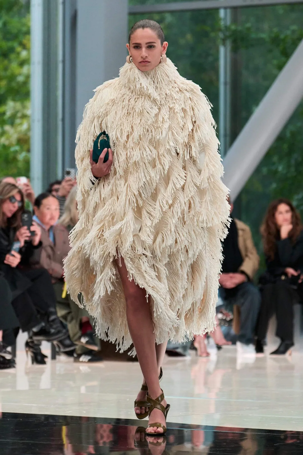 Alaïa Đông/Xuân 2026: Vẻ đẹp của sự đối lập Alaïa Đông/Xuân 2026: Vẻ đẹp của sự đối lập