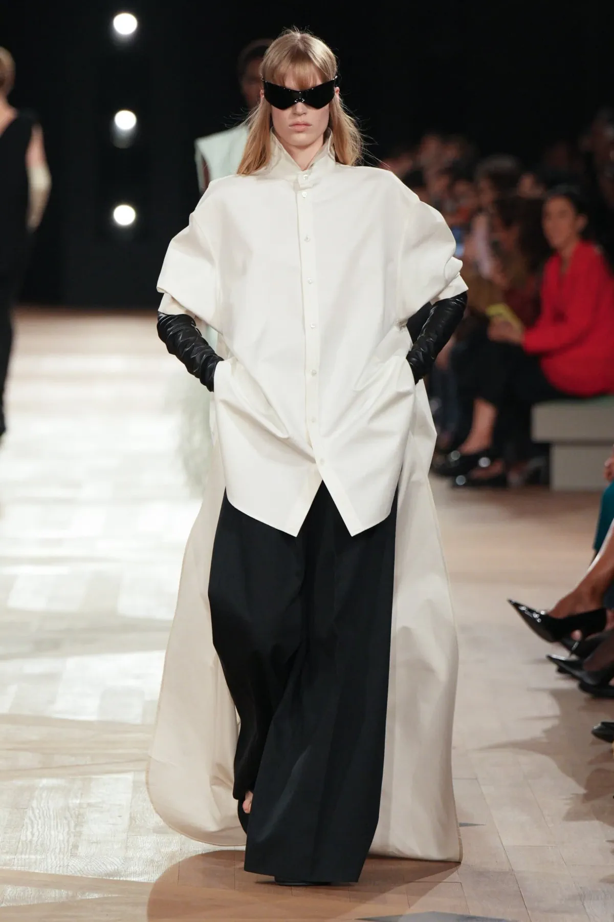 Balenciaga Xuân/Hè 2026: Tạm biệt streetwear Balenciaga Xuân/Hè 2026: Tạm biệt streetwear