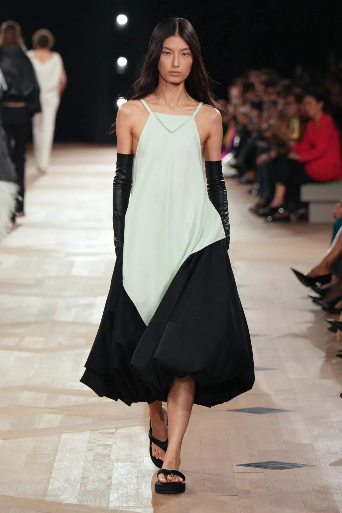 Balenciaga Xuân/Hè 2026: Tạm biệt streetwear Balenciaga Xuân/Hè 2026: Tạm biệt streetwear