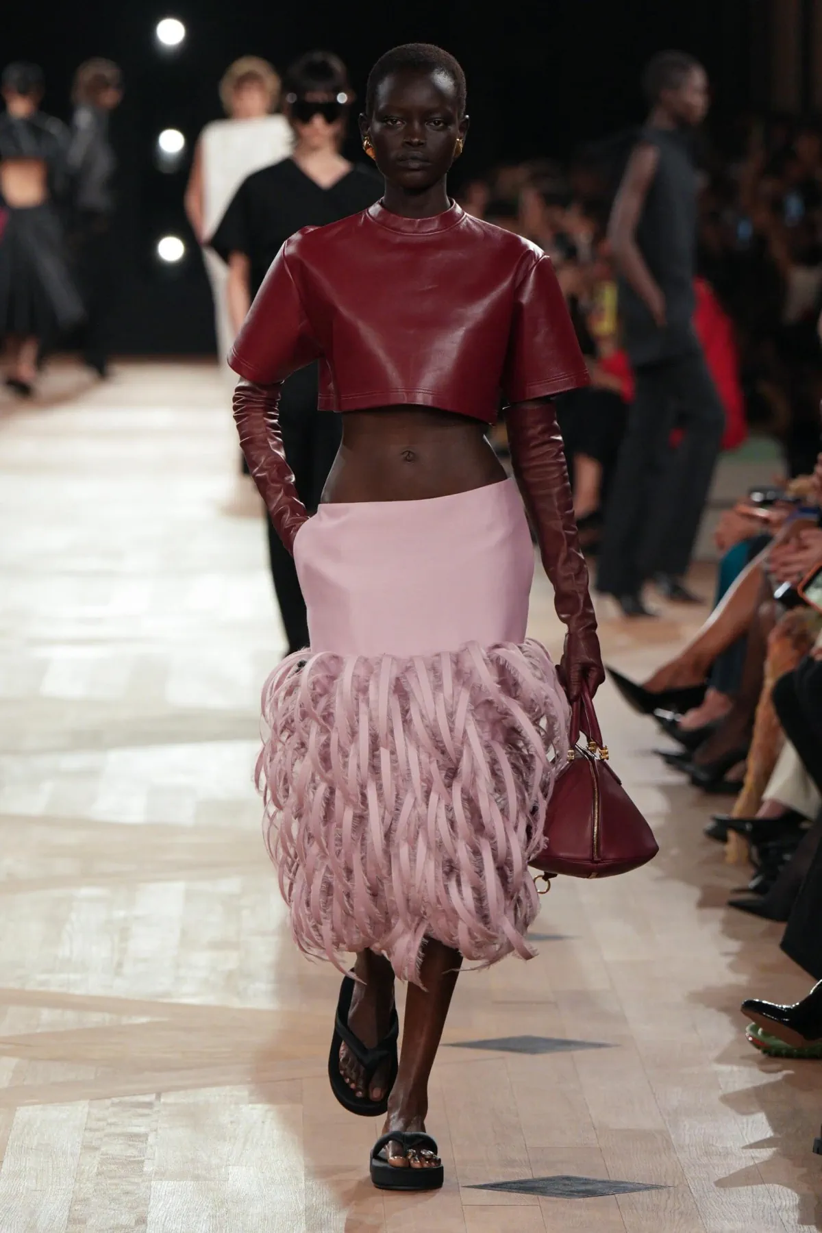 Balenciaga Xuân/Hè 2026: Tạm biệt streetwear Balenciaga Xuân/Hè 2026: Tạm biệt streetwear