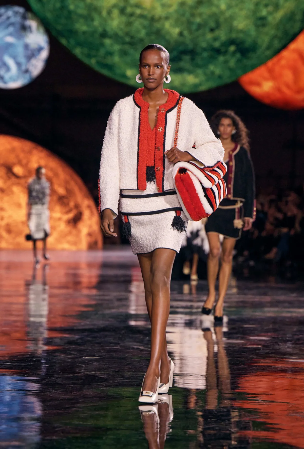 Chanel Xuân/Hè 2026: Matthieu Blazy mở ra chương mới cho di sản Chanel Chanel Xuân/Hè 2026: Matthieu Blazy mở ra chương mới cho di sản Chanel