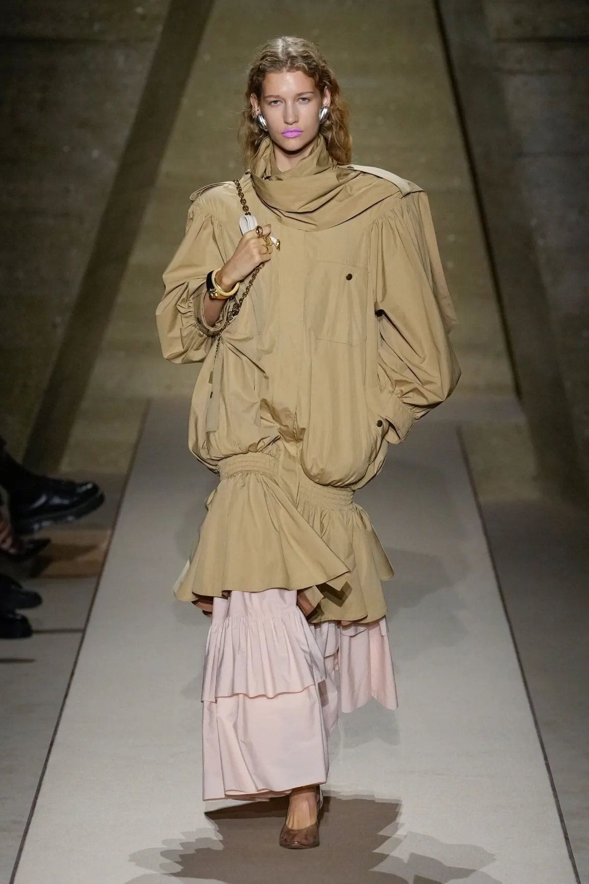 Chloé Xuân/Hè 2026: Hành trình tìm lại bản sắc couture Chloé Xuân/Hè 2026: Hành trình tìm lại bản sắc couture