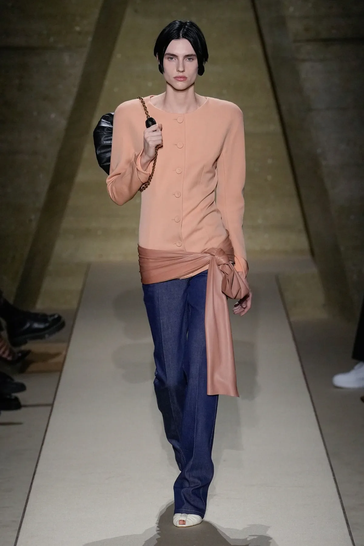 Chloé Xuân/Hè 2026: Hành trình tìm lại bản sắc couture Chloé Xuân/Hè 2026: Hành trình tìm lại bản sắc couture