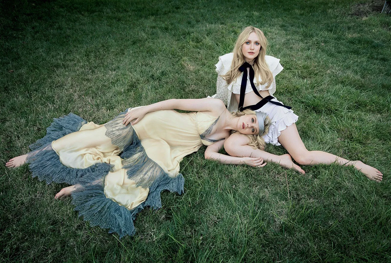 Vanity Fair 10/2025: Dakota Fanning và Elle Fanning chụp bởi Inez & Vinoodh Vanity Fair 10/2025: Dakota Fanning và Elle Fanning chụp bởi Inez & Vinoodh