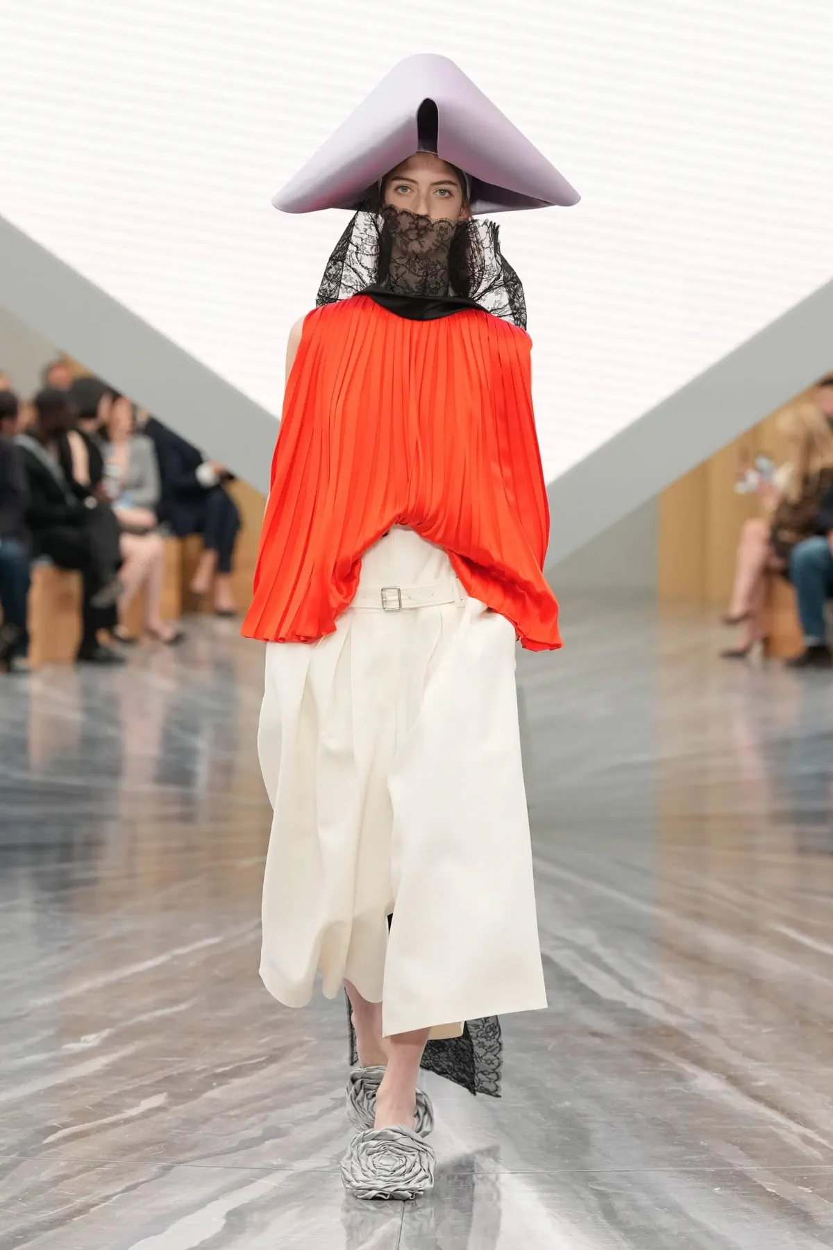 Dior Xuân/Hè 2026: Dấu ấn Jonathan Anderson Dior Xuân/Hè 2026: Dấu ấn Jonathan Anderson