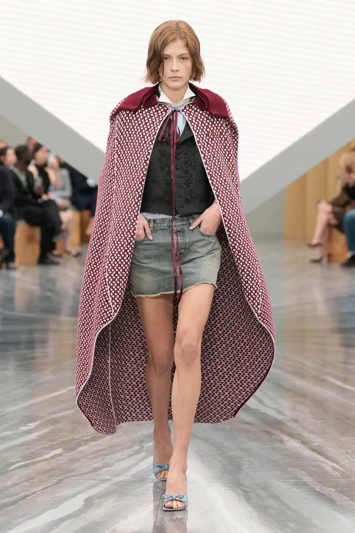 Dior Xuân/Hè 2026: Dấu ấn Jonathan Anderson Dior Xuân/Hè 2026: Dấu ấn Jonathan Anderson