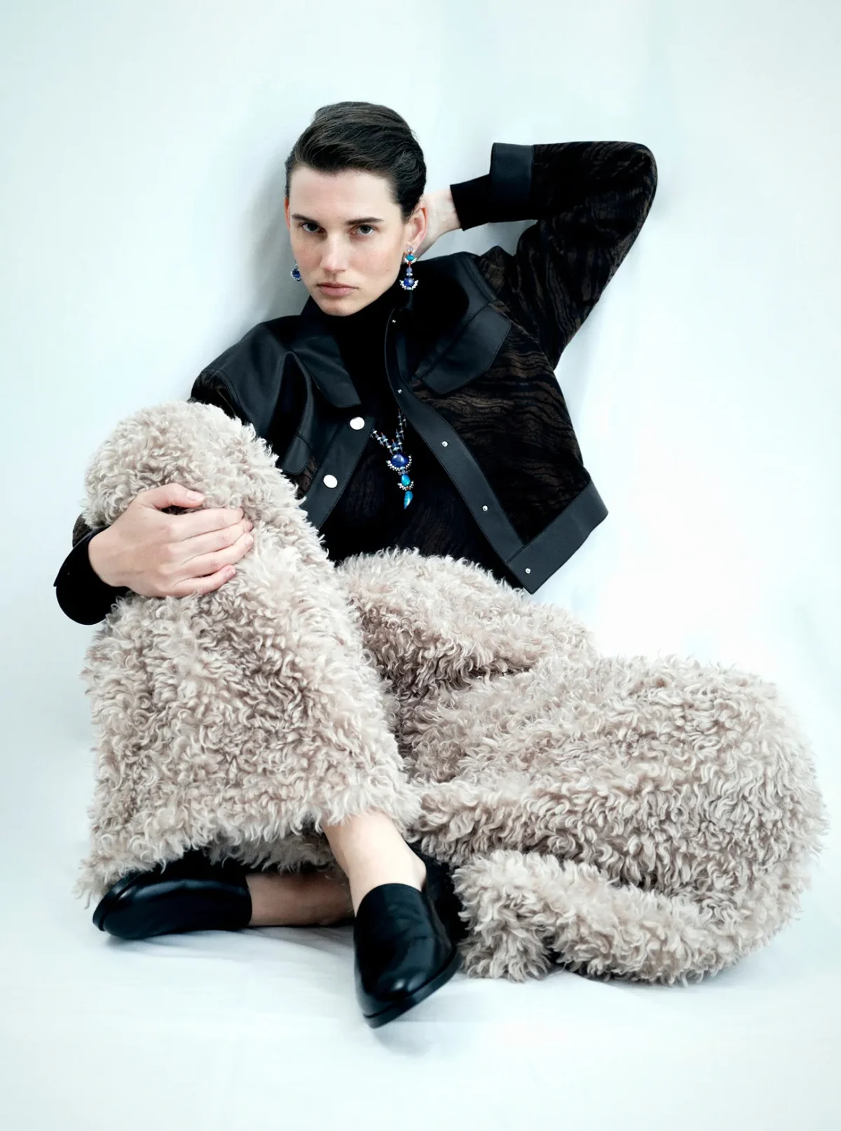 Harper’s Bazaar Tây Ban Nha 10/2025: Giedre Dukauskaite chụp bởi Javier Biosca