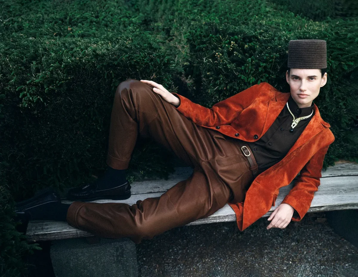 Harper’s Bazaar Tây Ban Nha 10/2025: Giedre Dukauskaite chụp bởi Javier Biosca