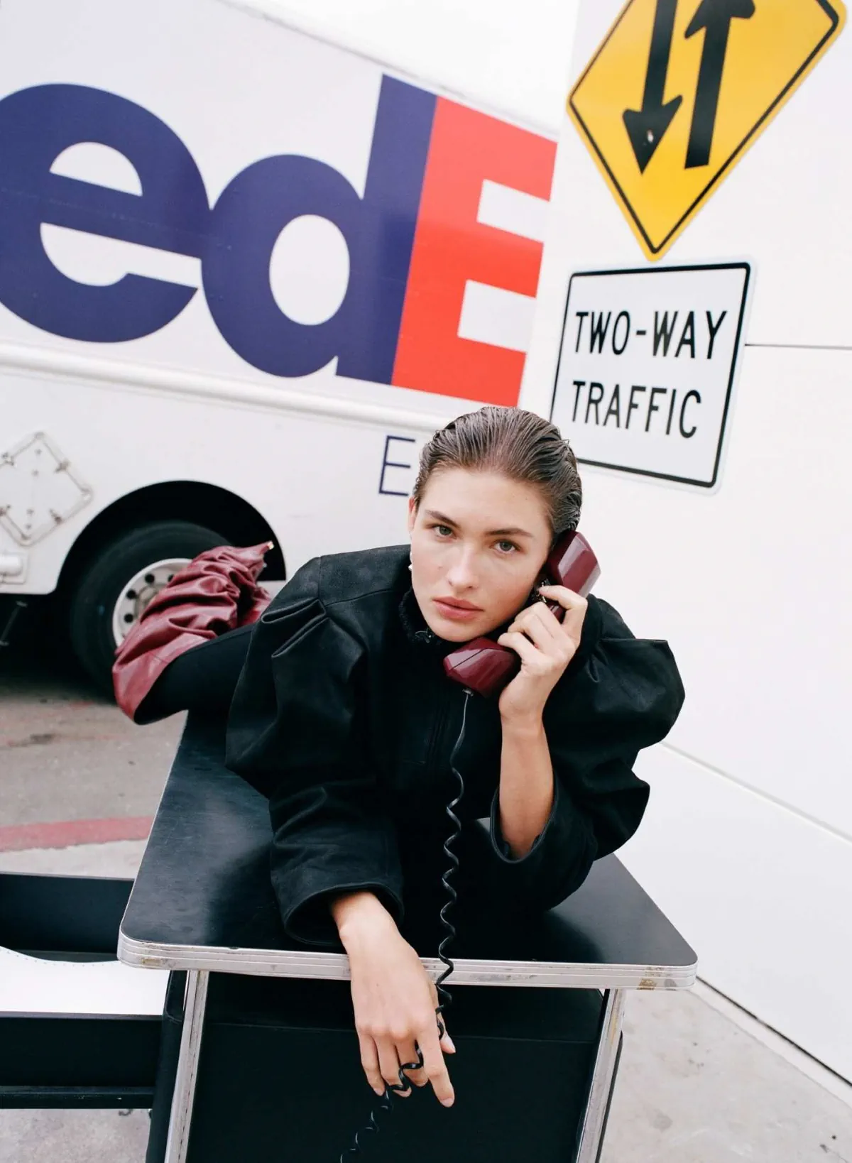 How To Spend It 04/10/2025: Grace Elizabeth chụp bởi Max Farago How To Spend It 04/10/2025: Grace Elizabeth chụp bởi Max Farago
