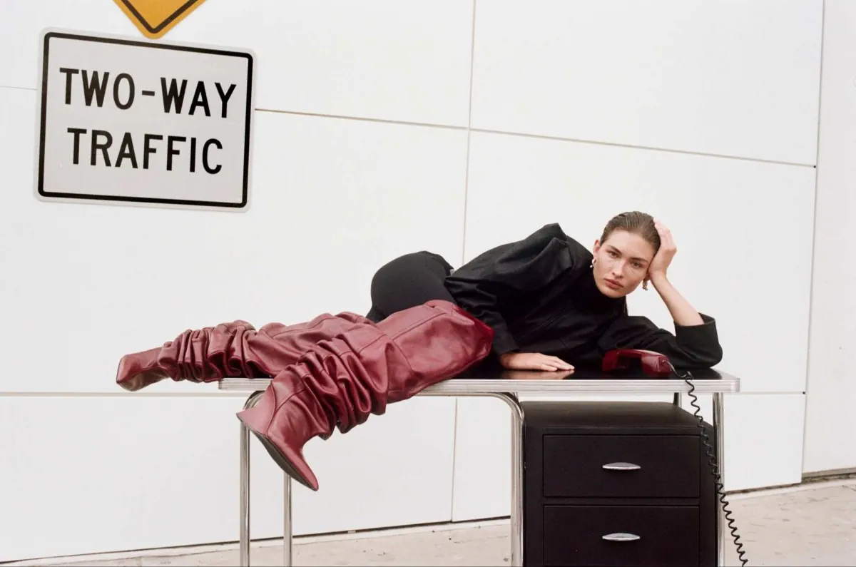 How To Spend It 04/10/2025: Grace Elizabeth chụp bởi Max Farago How To Spend It 04/10/2025: Grace Elizabeth chụp bởi Max Farago