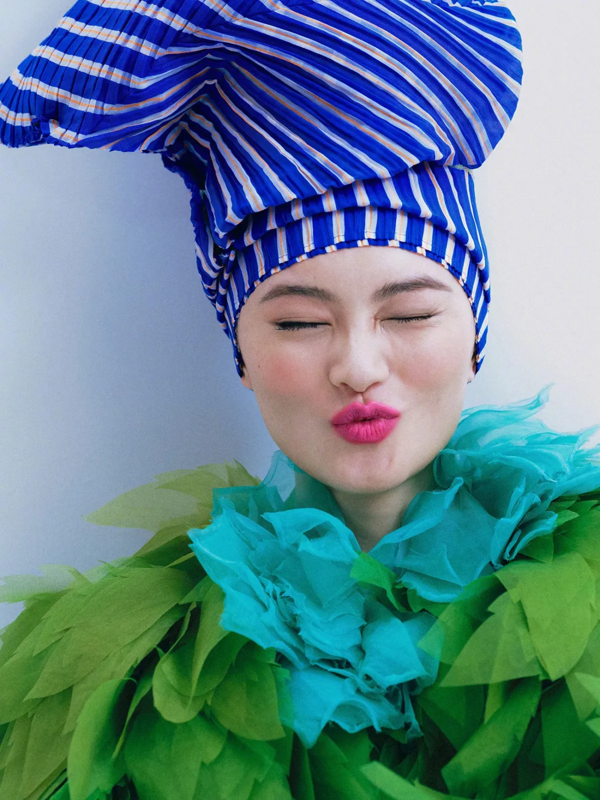 Marie Claire Trung Quốc 10/2025: He Cong chụp bởi Trunk Xu