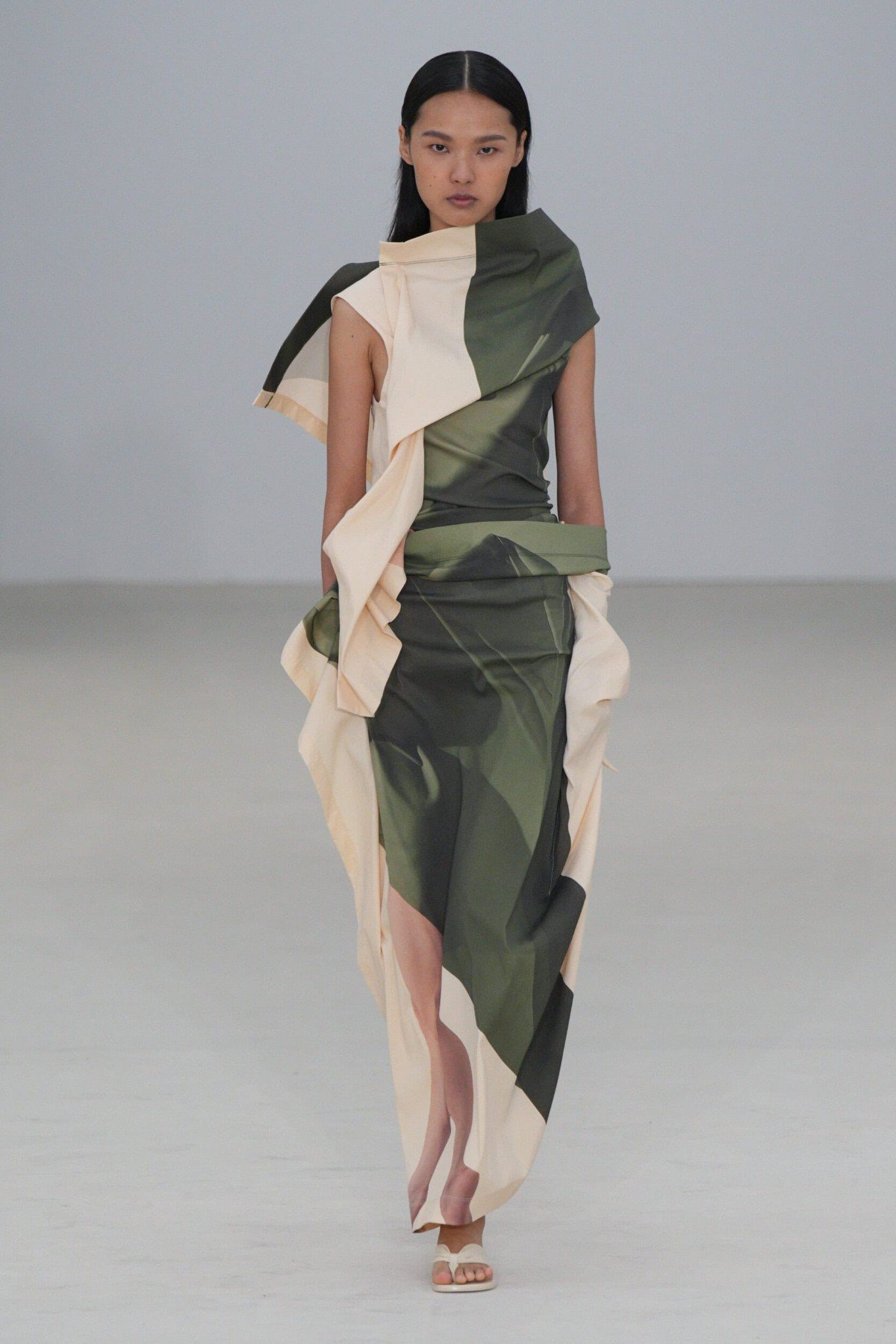 Issey Miyake Xuân/Hè 2026: Sẽ ra sao nếu quần áo cũng có cảm xúc riêng? Issey Miyake Xuân/Hè 2026: Sẽ ra sao nếu quần áo cũng có cảm xúc riêng?