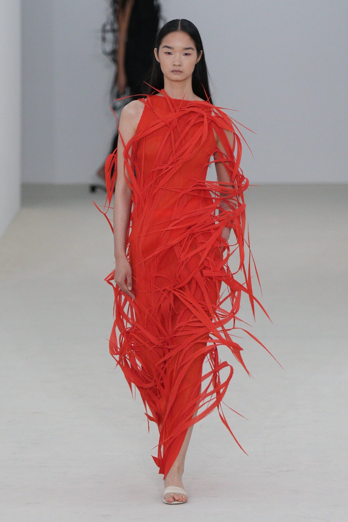 Issey Miyake Xuân/Hè 2026: Sẽ ra sao nếu quần áo cũng có cảm xúc riêng? Issey Miyake Xuân/Hè 2026: Sẽ ra sao nếu quần áo cũng có cảm xúc riêng?