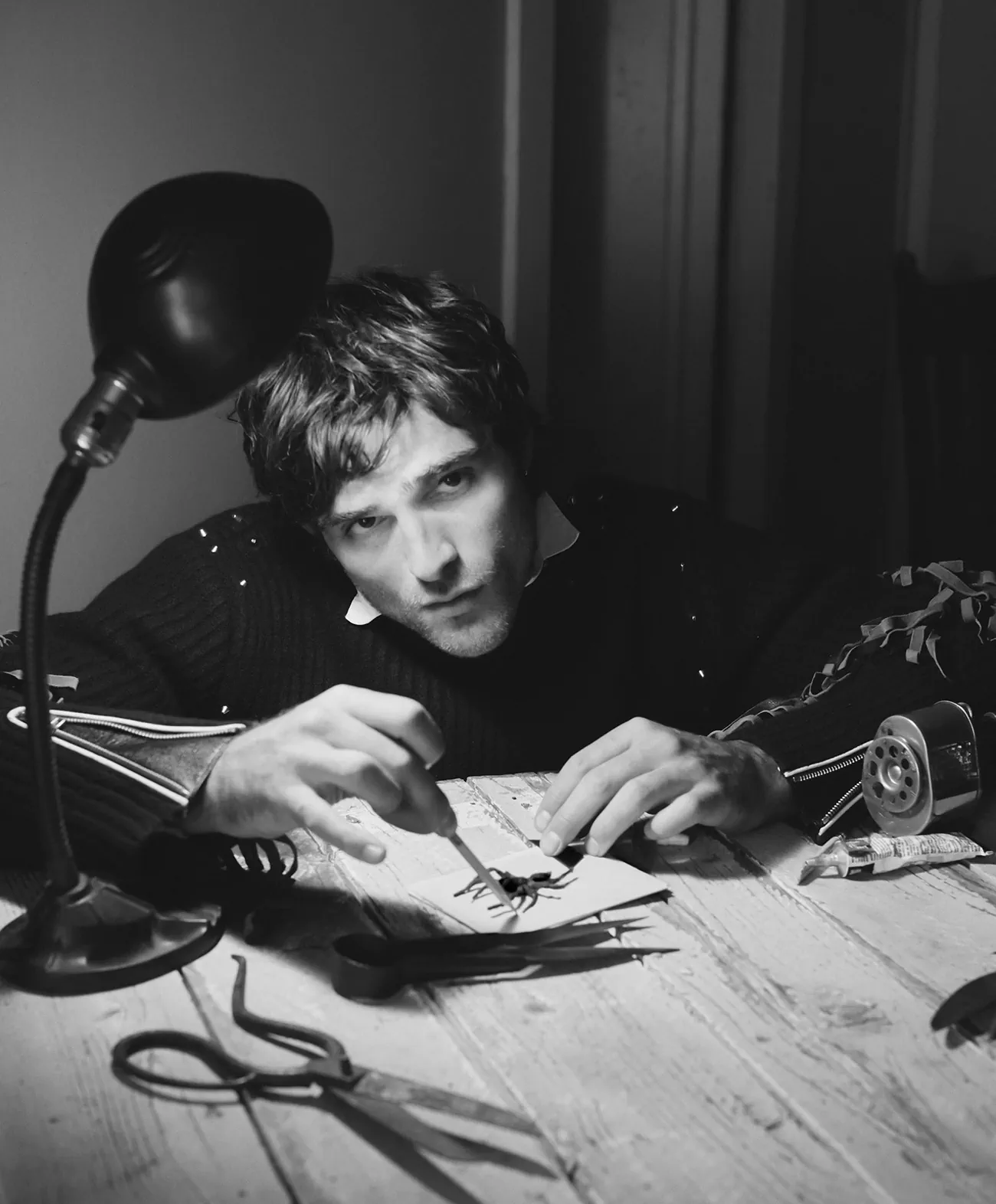 WSJ. Magazine 10/2025: Jacob Elordi chụp bởi Michael Bailey-Gates WSJ. Magazine 10/2025: Jacob Elordi chụp bởi Michael Bailey-Gates