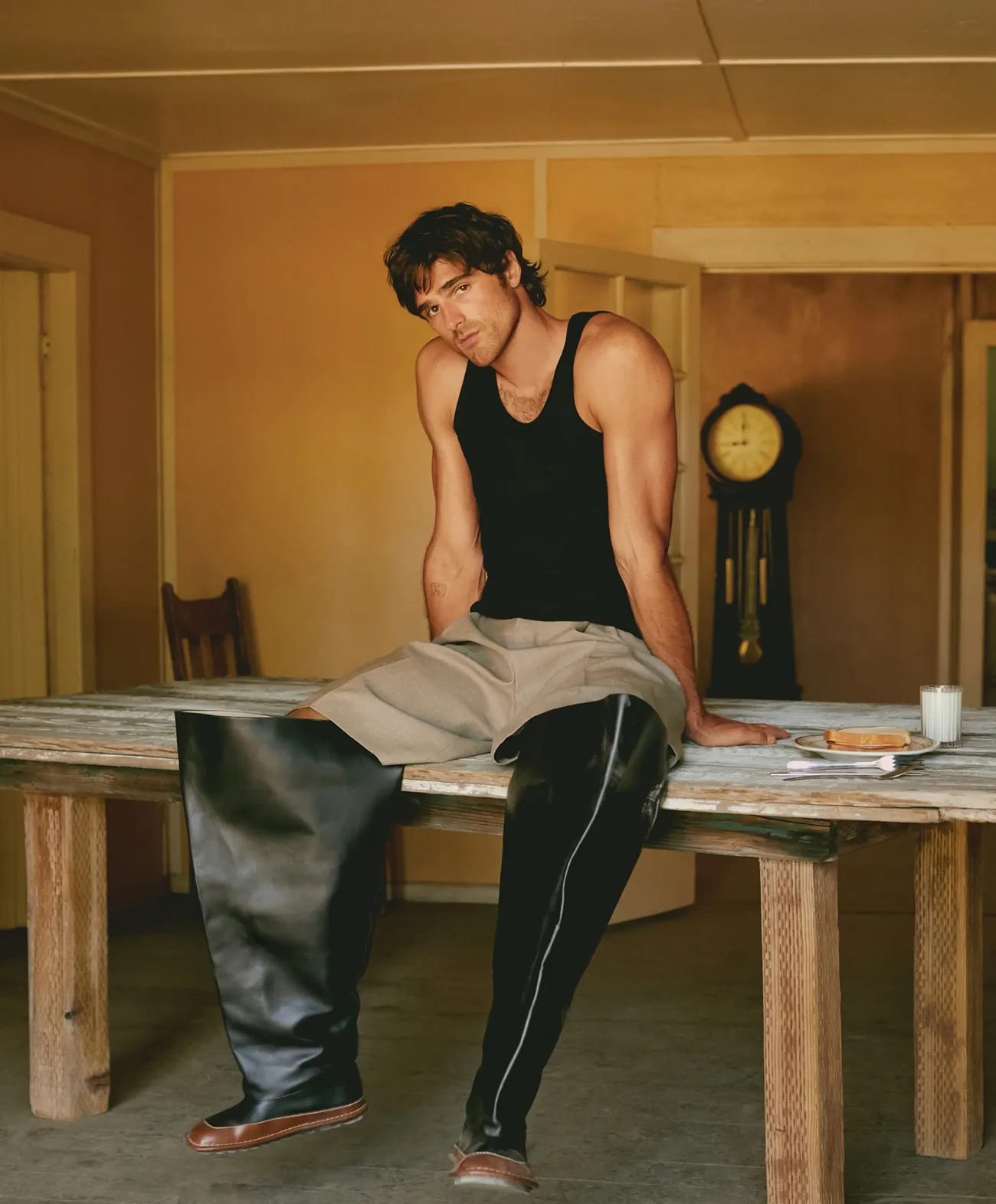 WSJ. Magazine 10/2025: Jacob Elordi chụp bởi Michael Bailey-Gates WSJ. Magazine 10/2025: Jacob Elordi chụp bởi Michael Bailey-Gates