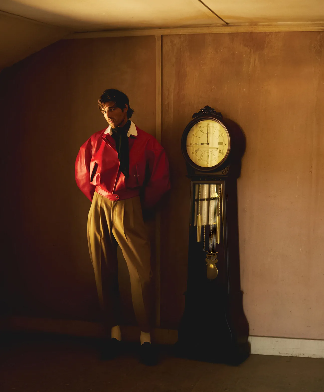 WSJ. Magazine 10/2025: Jacob Elordi chụp bởi Michael Bailey-Gates WSJ. Magazine 10/2025: Jacob Elordi chụp bởi Michael Bailey-Gates