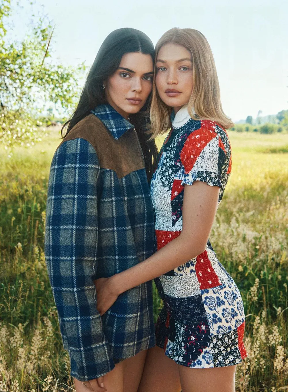 Vogue US 10/2025: Kendall Jenner và Gigi Hadid chụp bởi Lachlan Bailey