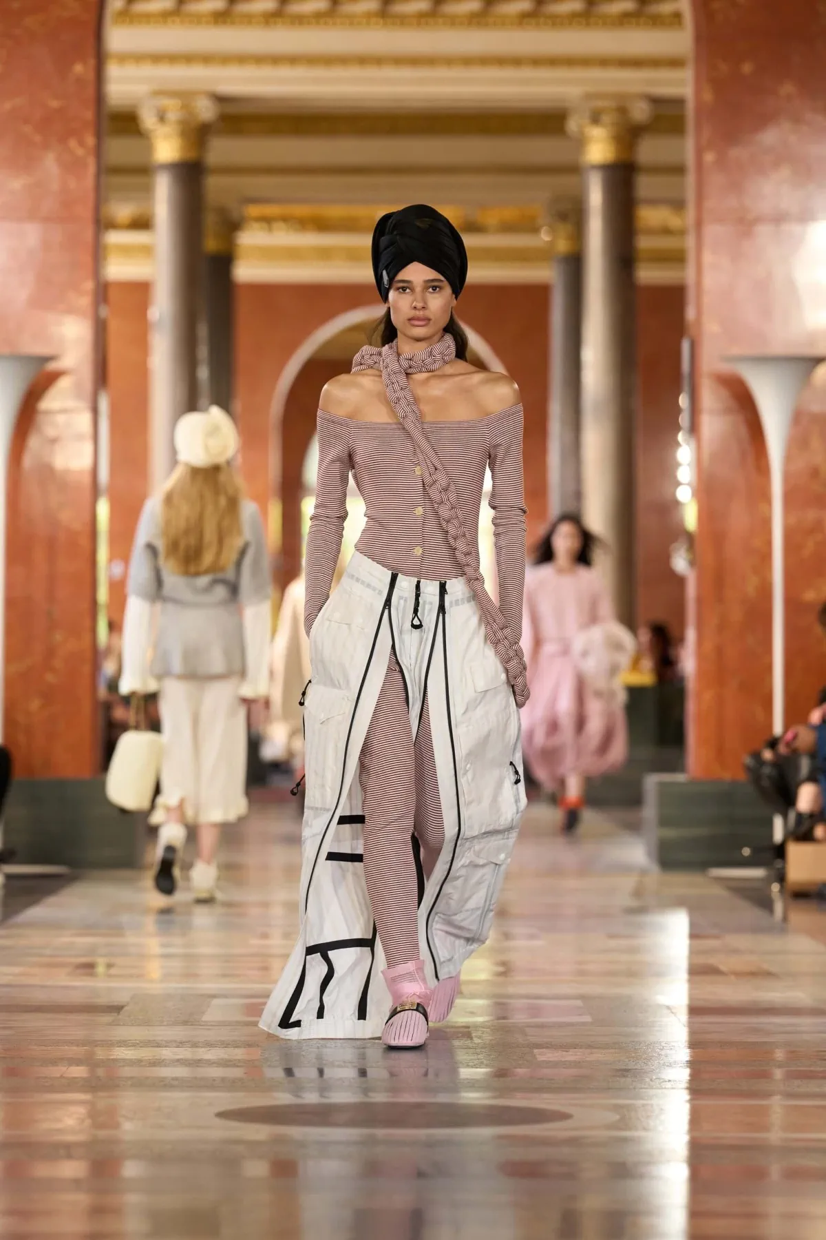 Louis Vuitton Xuân/Hè 2026: Sang trọng từ chính sự an nhiên Louis Vuitton Xuân/Hè 2026: Sang trọng từ chính sự an nhiên