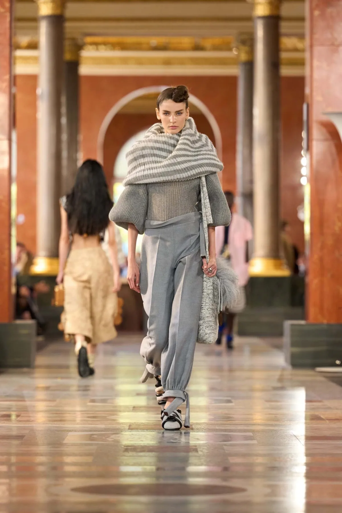 Louis Vuitton Xuân/Hè 2026: Sang trọng từ chính sự an nhiên Louis Vuitton Xuân/Hè 2026: Sang trọng từ chính sự an nhiên