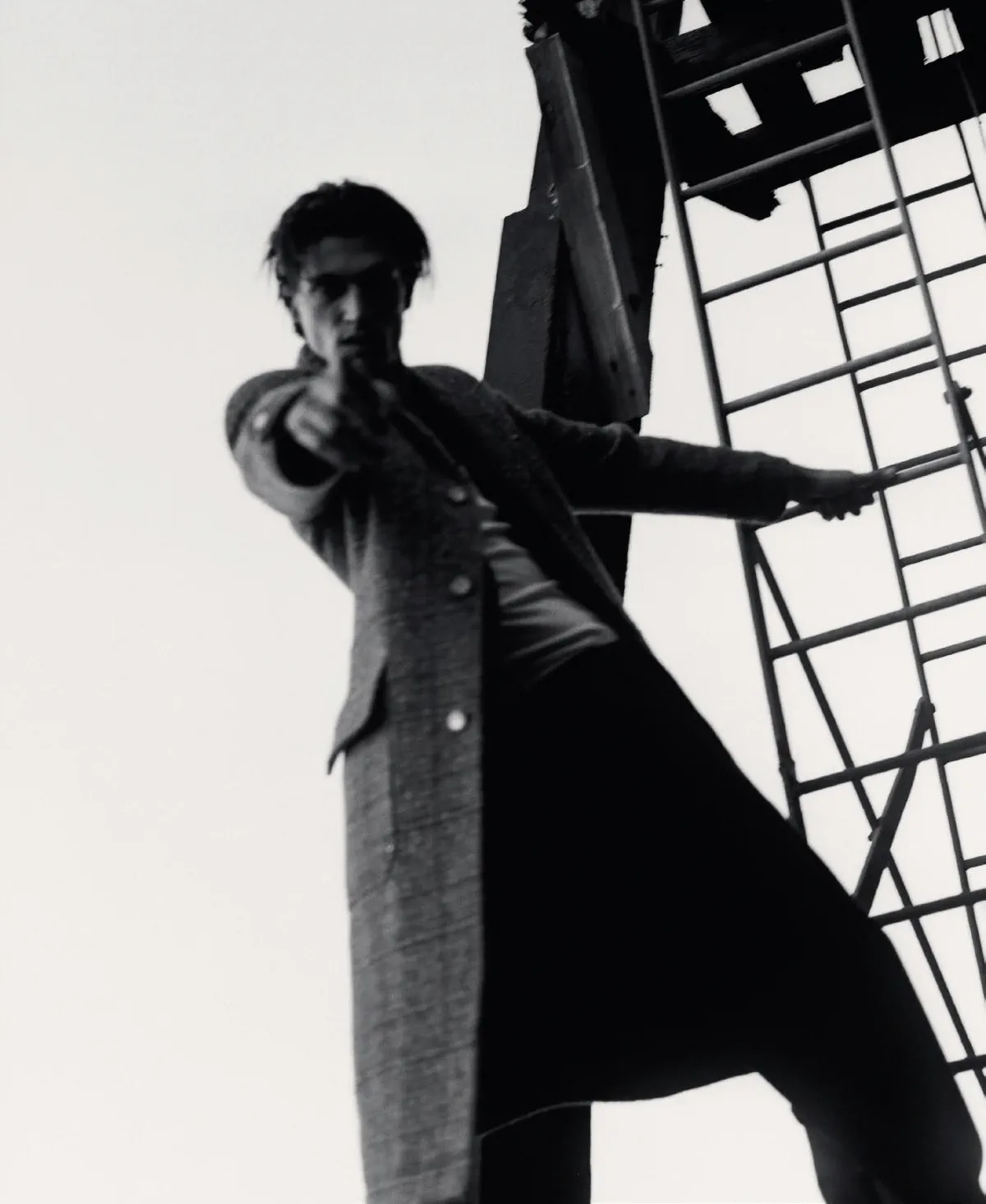 M Le magazine du Monde 04/10/2025: Max Knott chụp bởi Theo Wenner