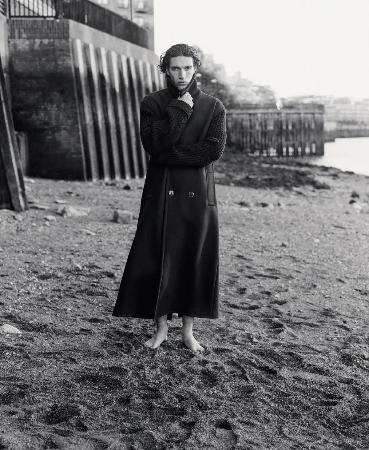 M Le magazine du Monde 04/10/2025: Max Knott chụp bởi Theo Wenner