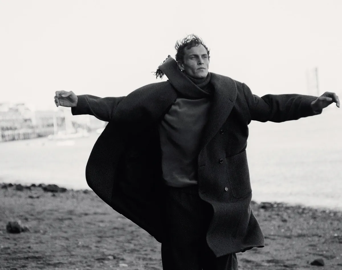 M Le magazine du Monde 04/10/2025: Max Knott chụp bởi Theo Wenner