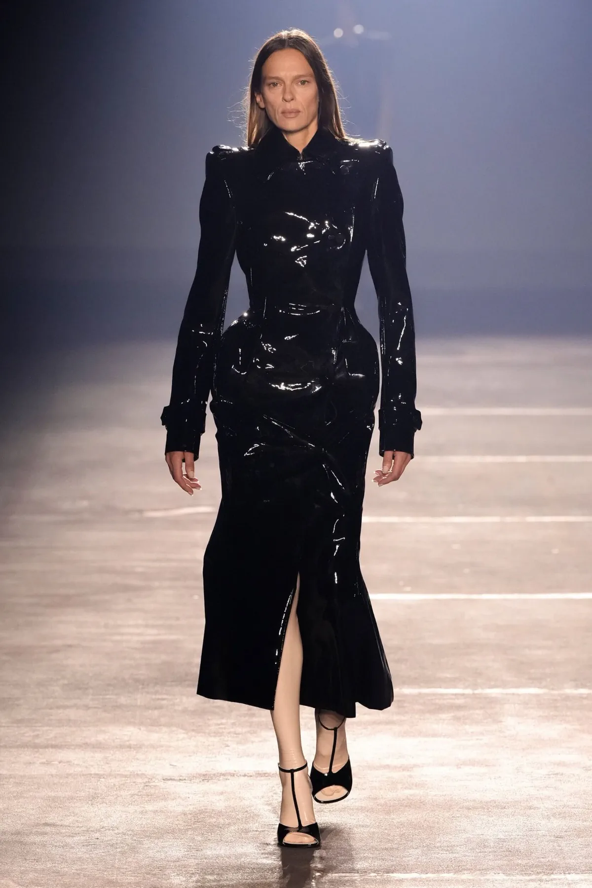 Mugler Xuân/Hè 2026: Màn ra mắt ấn tượng của Miguel Castro Freitas Mugler Xuân/Hè 2026: Màn ra mắt ấn tượng của Miguel Castro Freitas