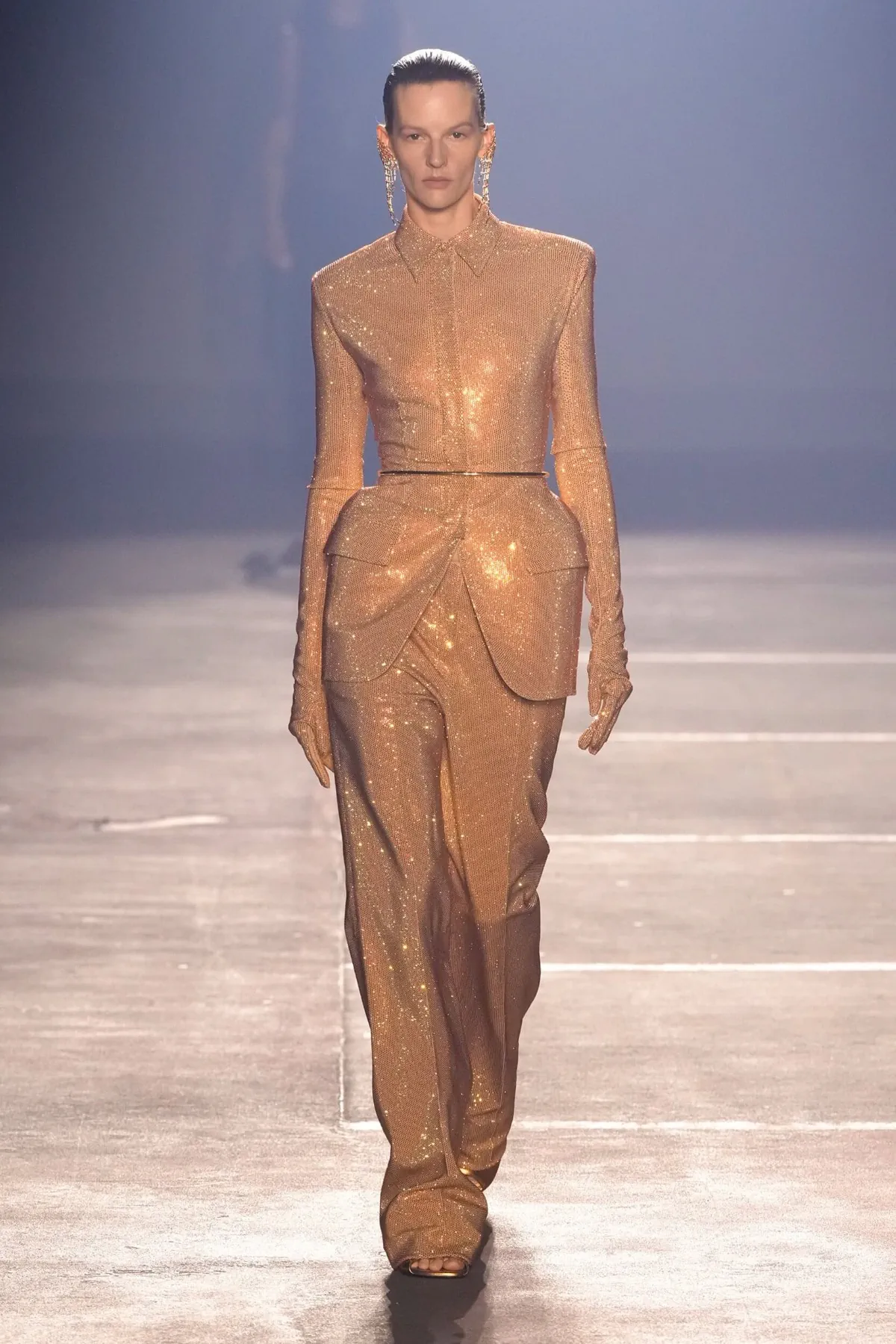 Mugler Xuân/Hè 2026: Màn ra mắt ấn tượng của Miguel Castro Freitas Mugler Xuân/Hè 2026: Màn ra mắt ấn tượng của Miguel Castro Freitas