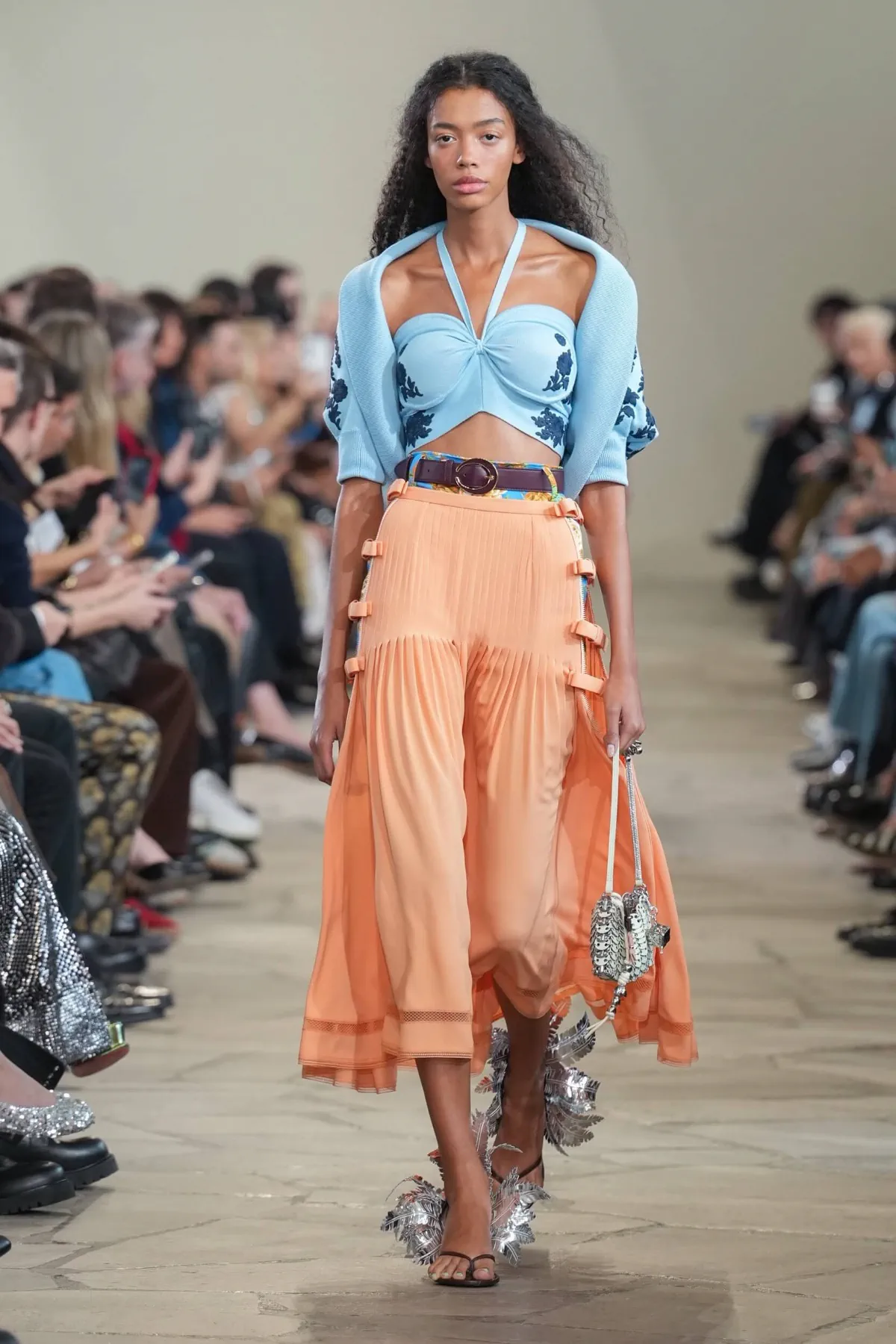 Rabanne Xuân/Hè 2026: Hoài niệm tuổi thơ của Julien Dossena