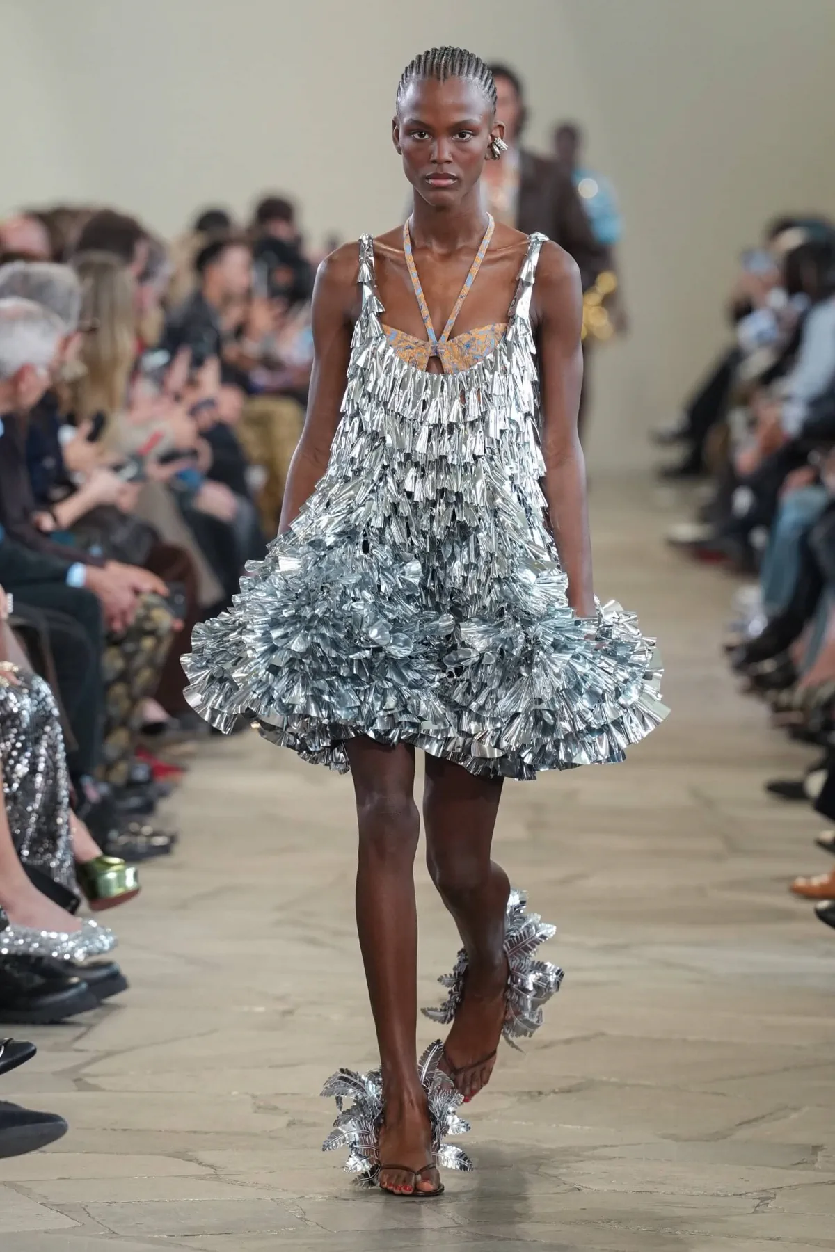 Rabanne Xuân/Hè 2026: Hoài niệm tuổi thơ của Julien Dossena