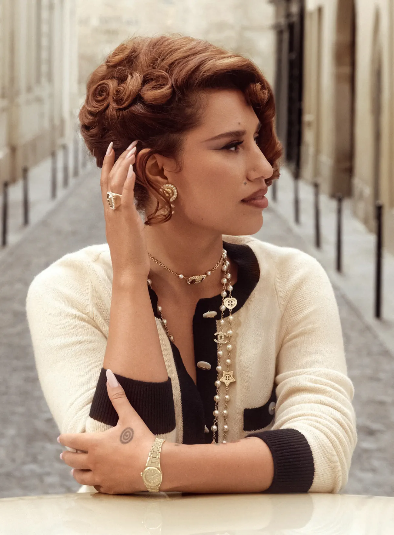 Vogue Anh 10/2025: Raye chụp bởi Malick Bodian Vogue Anh 10/2025: Raye chụp bởi Malick Bodian