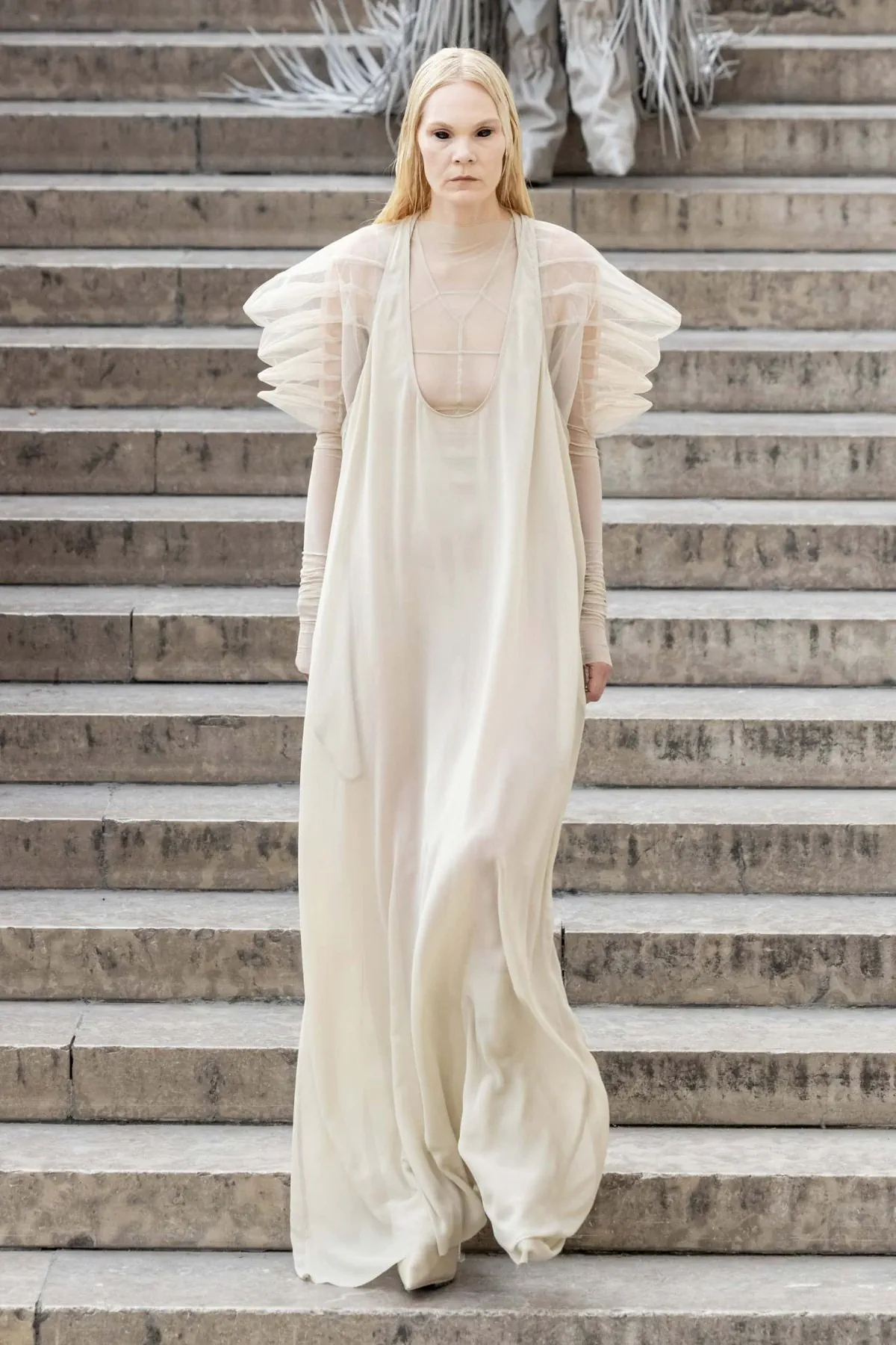 Rick Owens Xuân/Hè 2026: Trang phục gai góc cho thời kỳ khó khăn Rick Owens Xuân/Hè 2026: Trang phục gai góc cho thời kỳ khó khăn