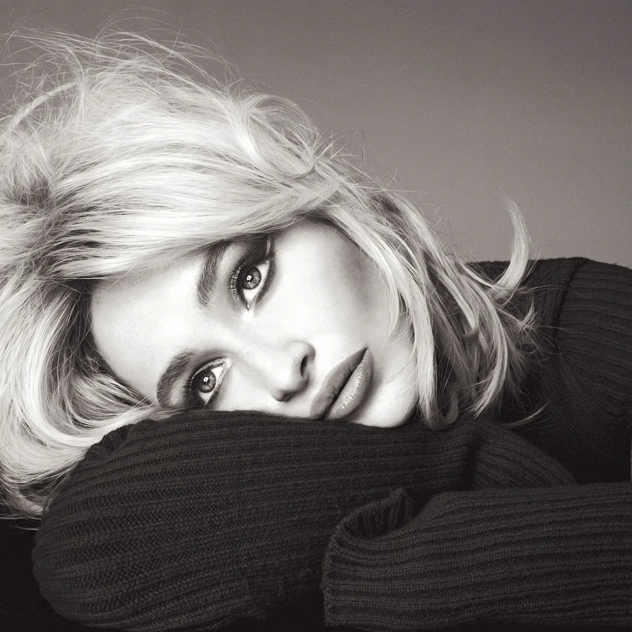 Vogue Italia 10/2025: Sabrina Carpenter chụp bởi Steven Meisel Vogue Italia 10/2025: Sabrina Carpenter chụp bởi Steven Meisel