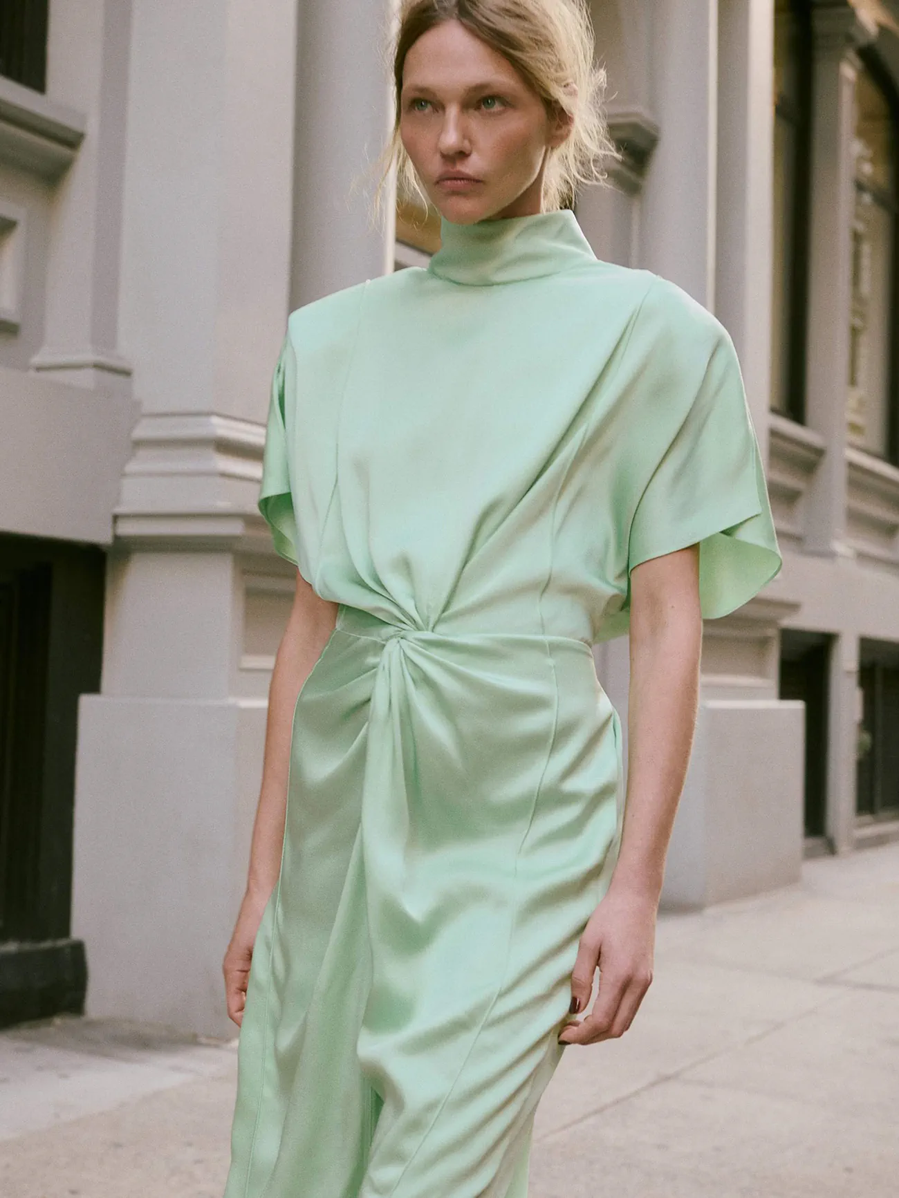 Porter Magazine 10/2025: Sasha Pivovarova chụp bởi Deirdre Lewis Porter Magazine 10/2025: Sasha Pivovarova chụp bởi Deirdre Lewis