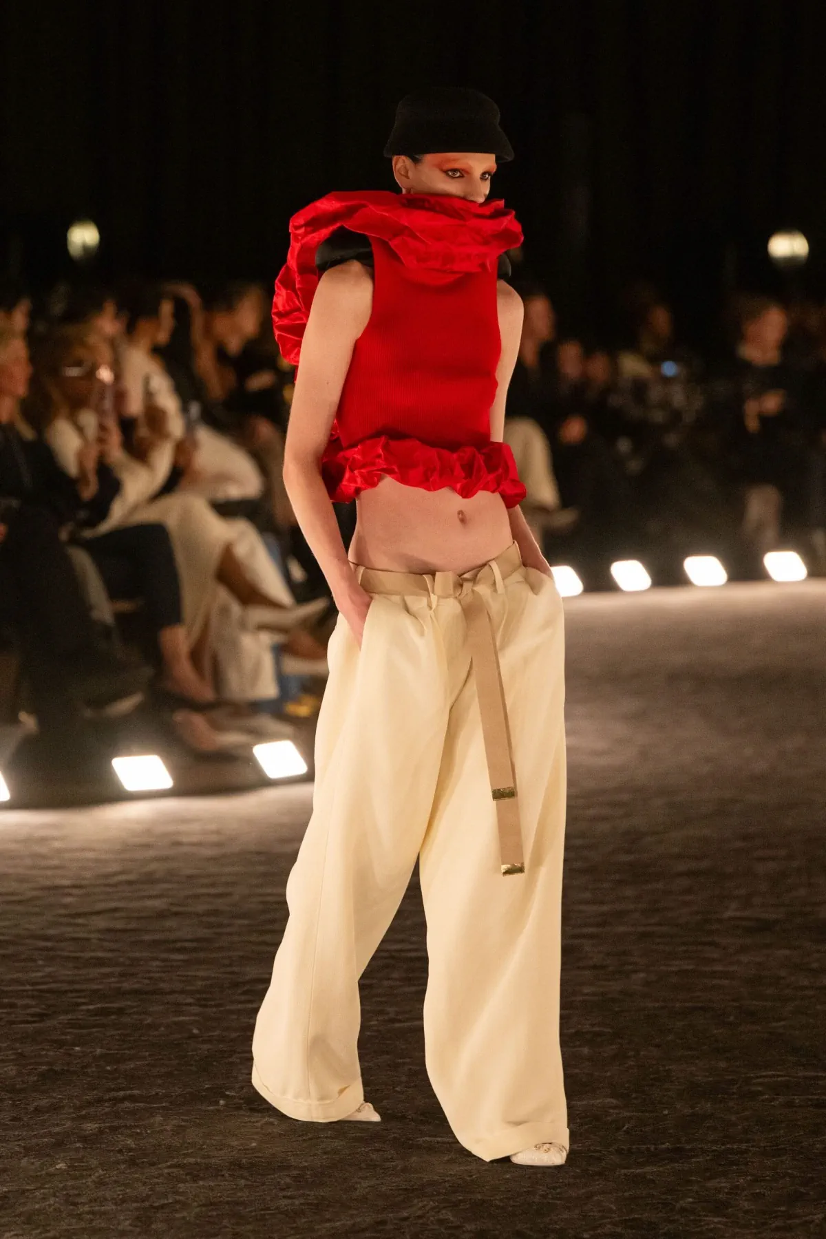 Schiaparelli Xuân/Hè 2026: Sức mạnh của sự tiết chế Schiaparelli Xuân/Hè 2026: Sức mạnh của sự tiết chế