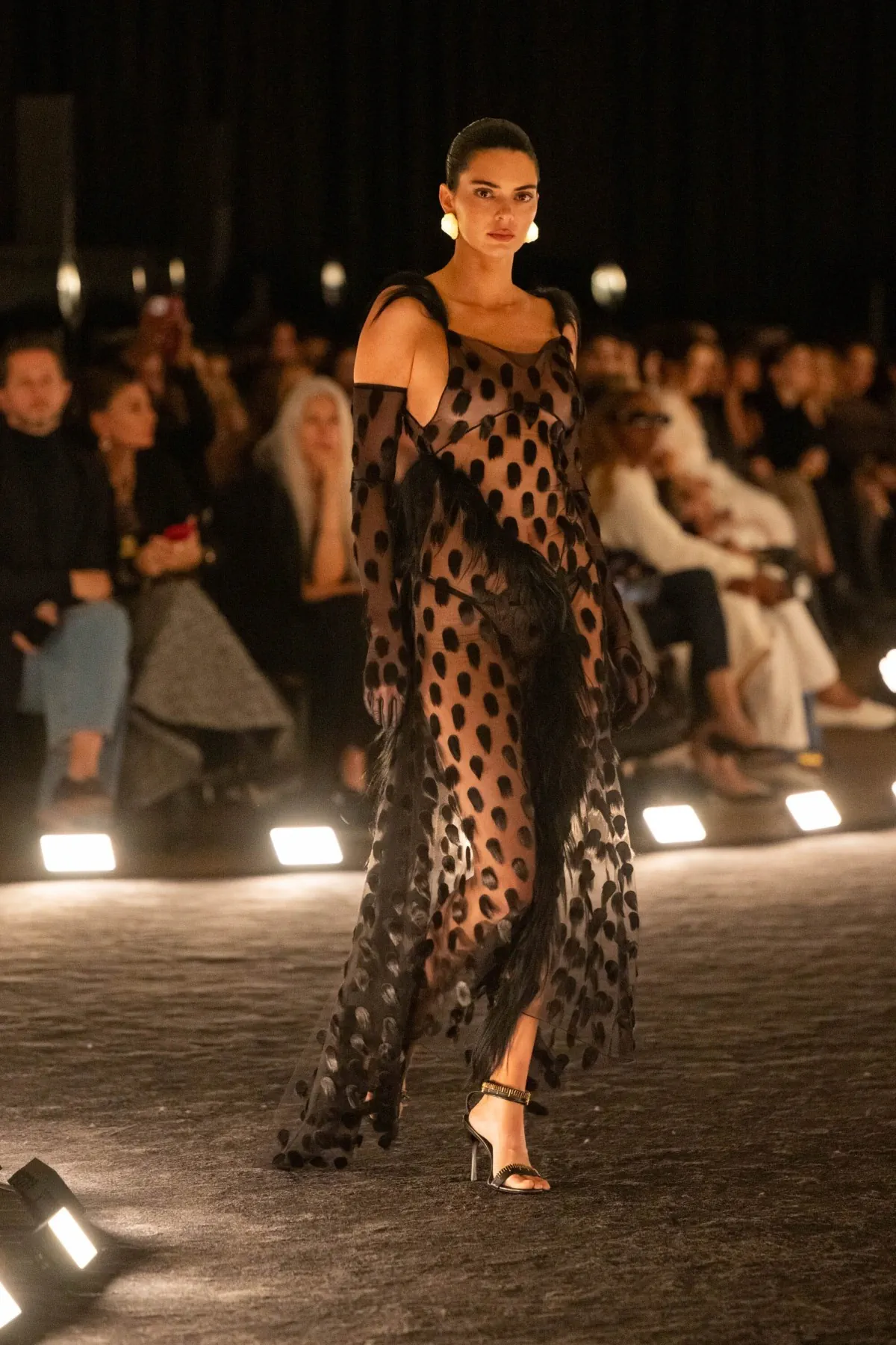 Schiaparelli Xuân/Hè 2026: Sức mạnh của sự tiết chế Schiaparelli Xuân/Hè 2026: Sức mạnh của sự tiết chế