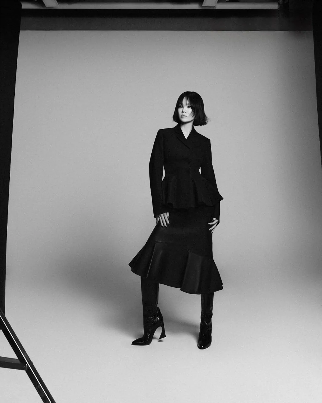 Vogue Đài Loan 10/2025: Song Hye-kyo chụp bởi Kim Hee June