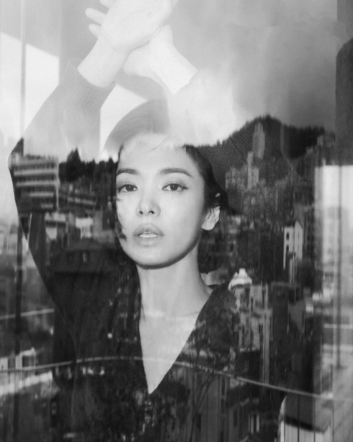 Vogue Đài Loan 10/2025: Song Hye-kyo chụp bởi Kim Hee June