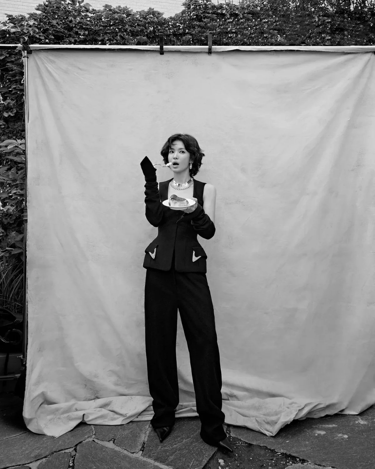 Vogue Đài Loan 10/2025: Song Hye-kyo chụp bởi Kim Hee June