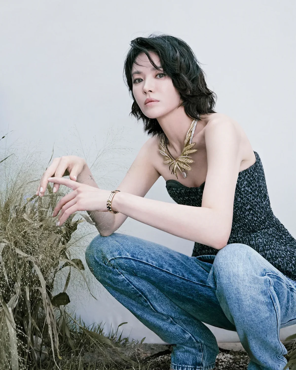 Vogue Đài Loan 10/2025: Song Hye-kyo chụp bởi Kim Hee June