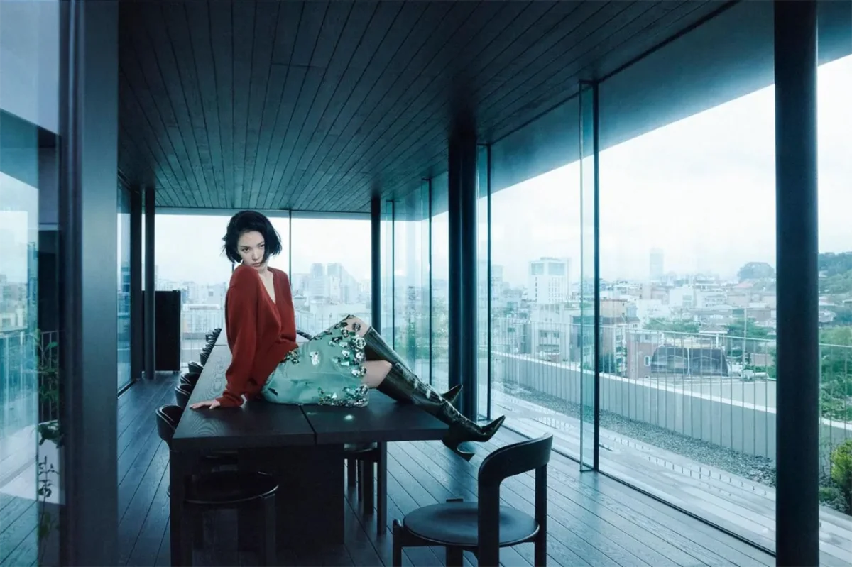 Vogue Đài Loan 10/2025: Song Hye-kyo chụp bởi Kim Hee June