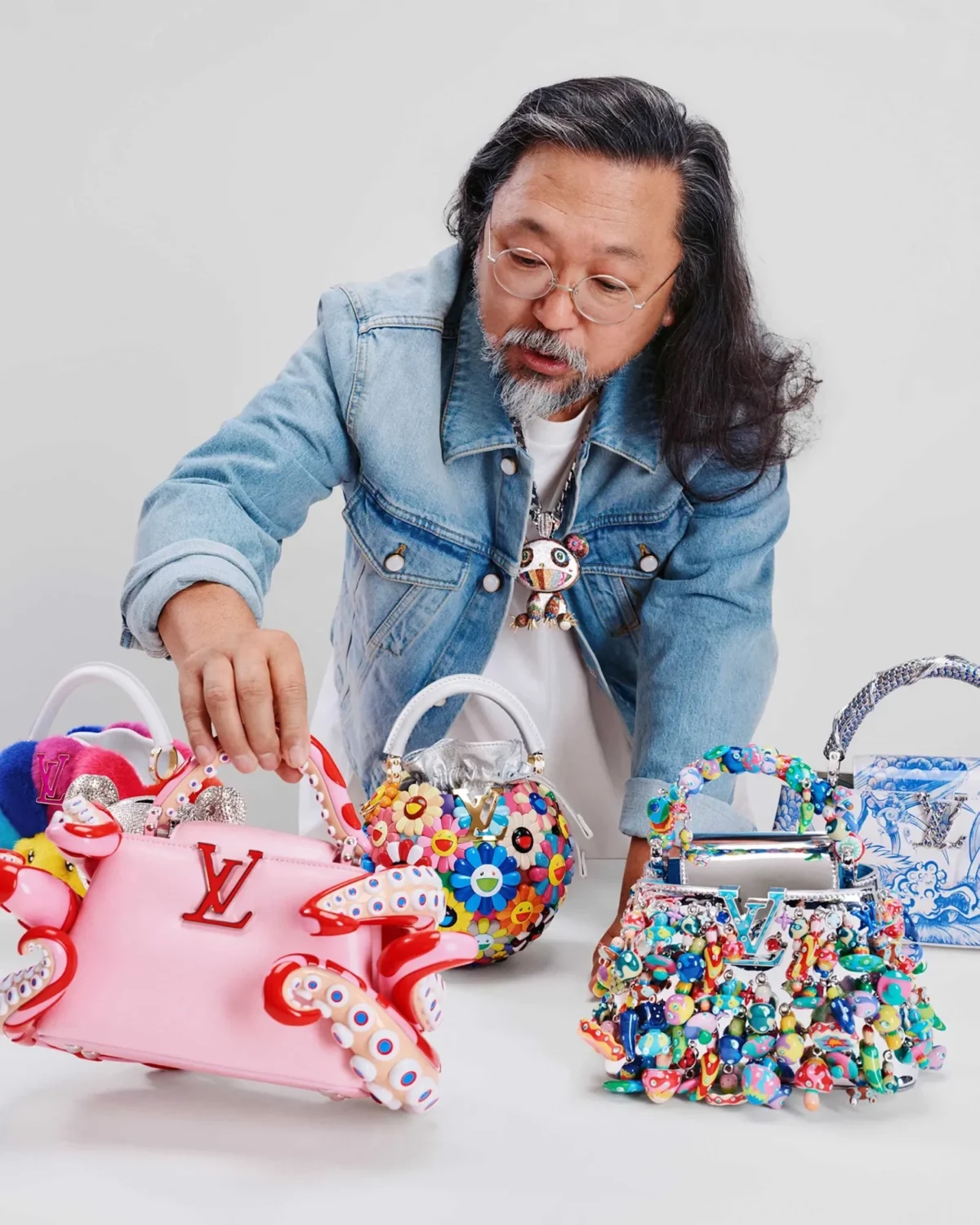 Takashi Murakami làm mới Louis Vuitton Capucines cho Art Basel Paris 2025 Takashi Murakami làm mới Louis Vuitton Capucines cho Art Basel Paris 2025