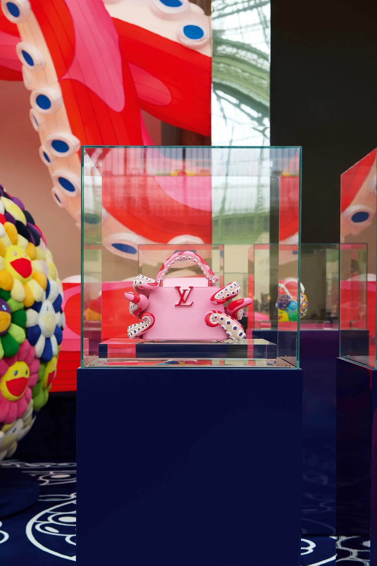 Takashi Murakami làm mới Louis Vuitton Capucines cho Art Basel Paris 2025 Takashi Murakami làm mới Louis Vuitton Capucines cho Art Basel Paris 2025