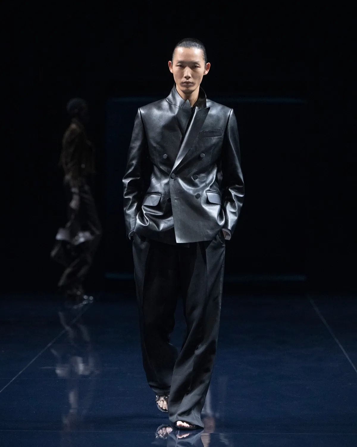 Haider Ackermann viết tiếp câu chuyện gợi cảm cùng Tom Ford Xuân/Hè 2026 Haider Ackermann viết tiếp câu chuyện gợi cảm cùng Tom Ford Xuân/Hè 2026