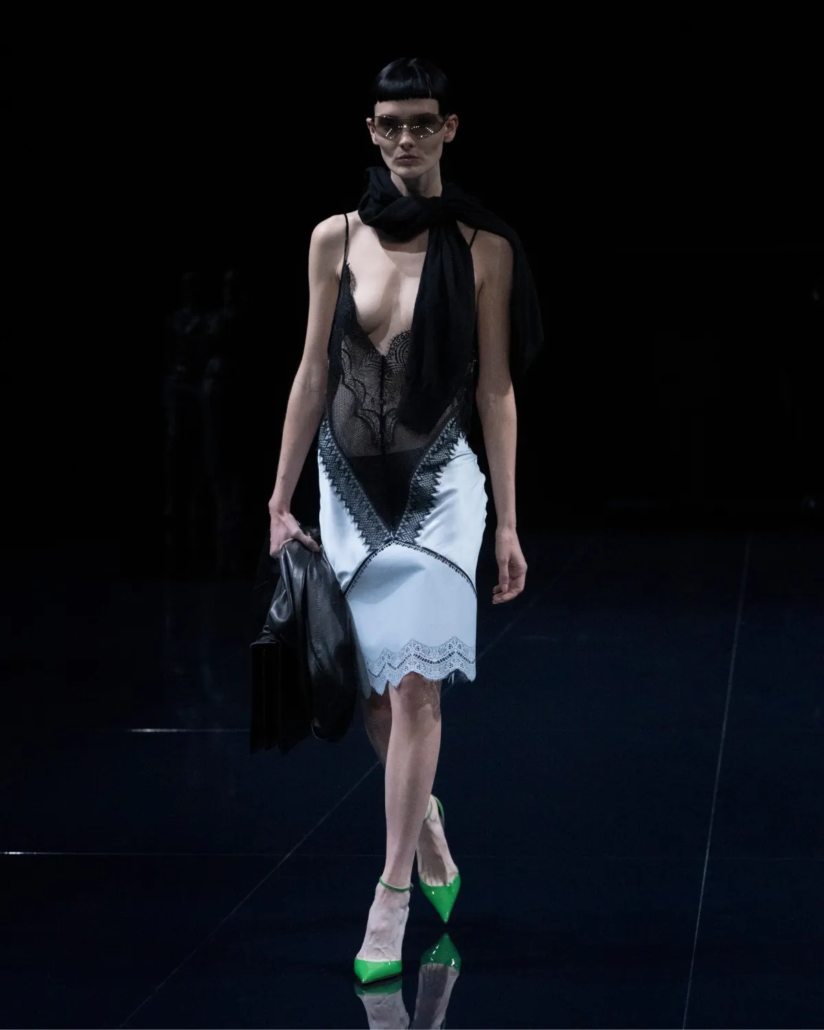 Haider Ackermann viết tiếp câu chuyện gợi cảm cùng Tom Ford Xuân/Hè 2026 Haider Ackermann viết tiếp câu chuyện gợi cảm cùng Tom Ford Xuân/Hè 2026