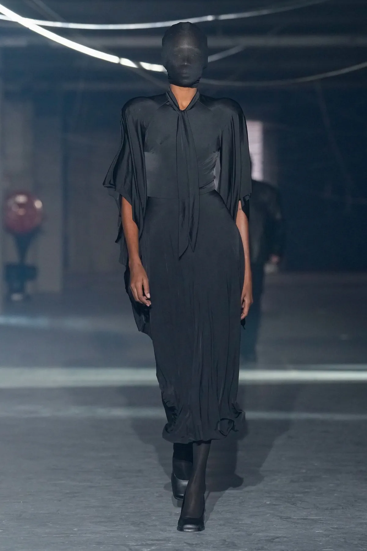 Vetements Xuân/Hè 2026: Thế giới hỗn loạn của Vetements Vetements Xuân/Hè 2026: Thế giới hỗn loạn của Vetements
