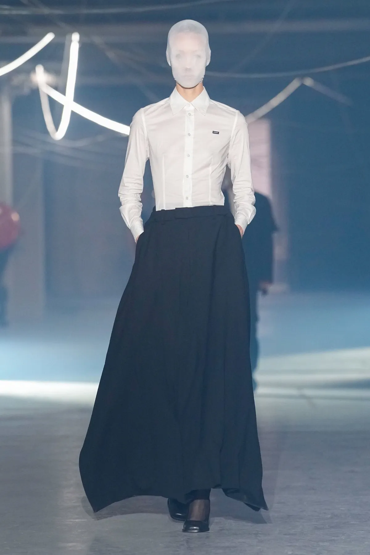 Vetements Xuân/Hè 2026: Thế giới hỗn loạn của Vetements Vetements Xuân/Hè 2026: Thế giới hỗn loạn của Vetements