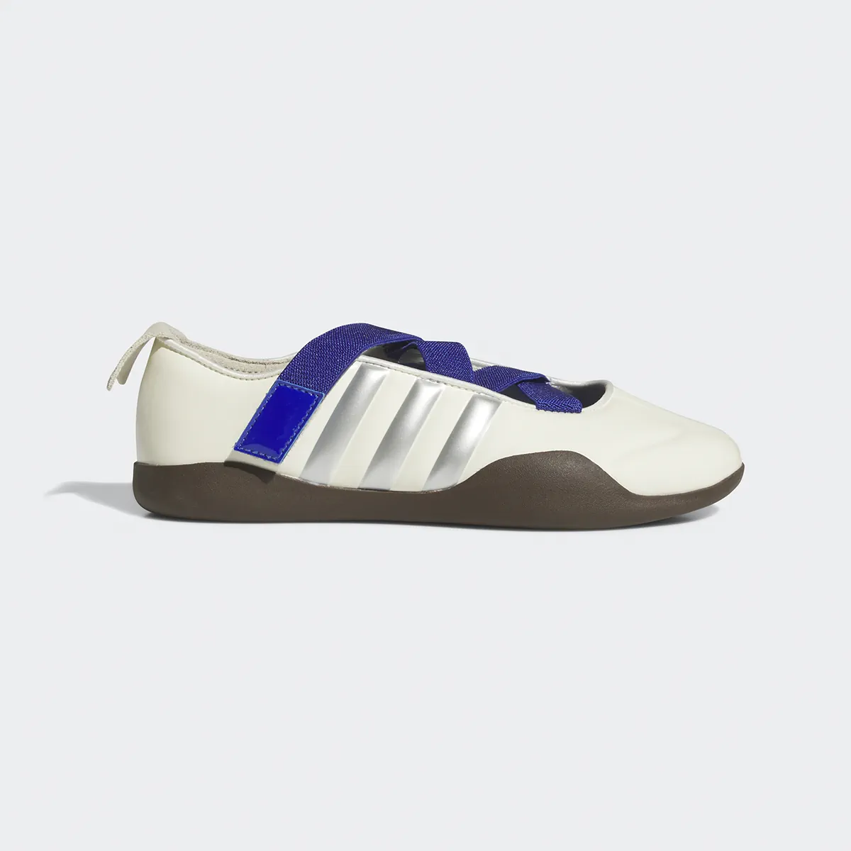 CLOT của Trần Quán Hy và Caroline Hú mang vẻ mềm mại lên mẫu giày adidas Taekwondo CLOT của Trần Quán Hy và Caroline Hú mang vẻ mềm mại lên mẫu giày adidas Taekwondo